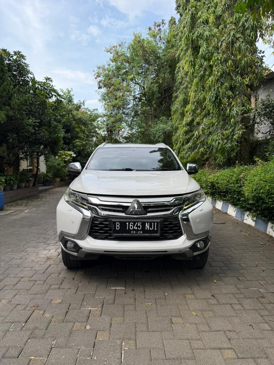 Pajero sport 2.4 dakar at 